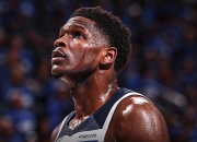 转折点明尼苏达森林狼队长鼓劲；荷甲关键时刻攻防权衡；目标明确；更衣室氛围转暖的简单介绍