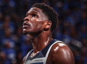 转折点明尼苏达森林狼队长鼓劲；荷甲关键时刻攻防权衡；目标明确；更衣室氛围转暖的简单介绍